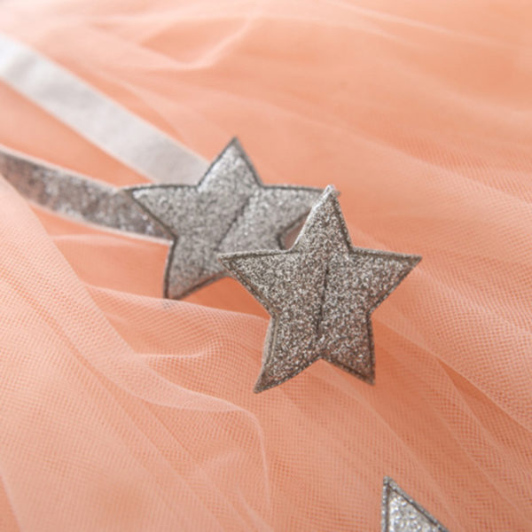 Robe de célébration pour enfant fille, détails des motifs étoiles et tissu