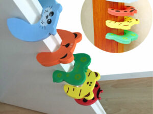 Accessoire pour protéger les petits doigts de bébé contre la fermeture des portes