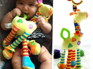 Peluche éveil bébé en forme de girafe avec anneaux de dentition