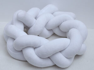 Tour de lit blanc en forme de tresses