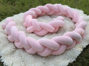 Tour de lit rose en forme de tresses, doux au toucher