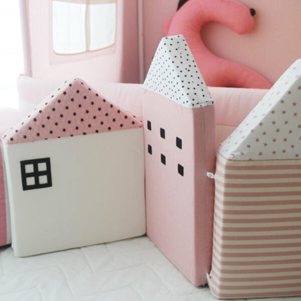 Tour de lit bébé maisons rose et blanc