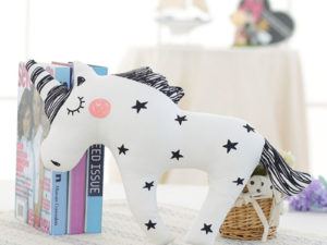 Oreiller licorne noir et blanc - Décoration chambre