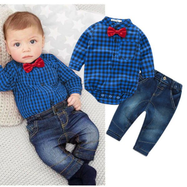 Ensemble bébé jean et chemise bleue à carreaux avec nœud papillon rouge