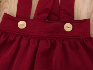 Jolie jupe bordeaux avec bretelles avec boutons