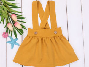 Jolie jupe à bretelles couleur jaune moutarde