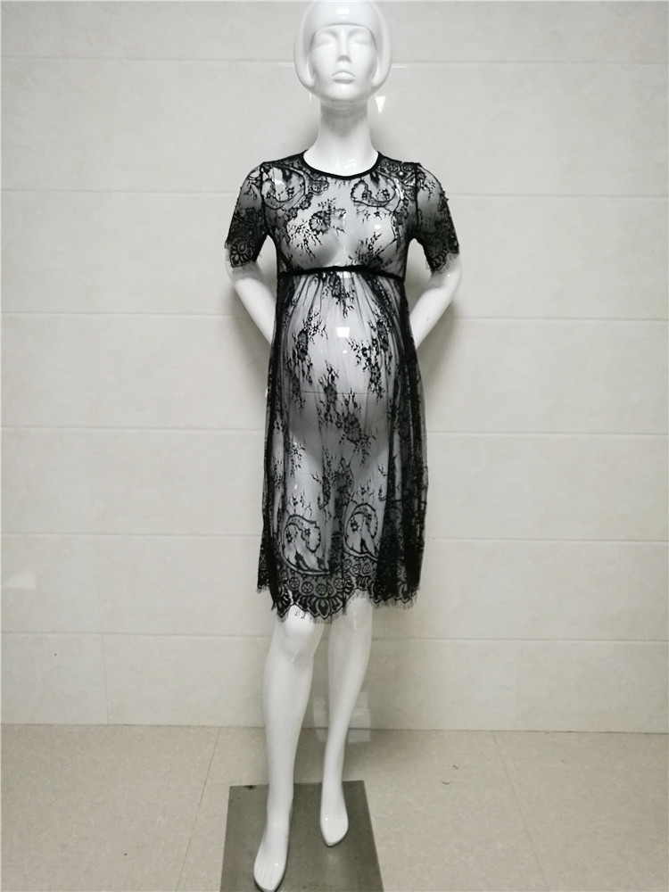 Vue de face de la robe sexy pour femme enceinte