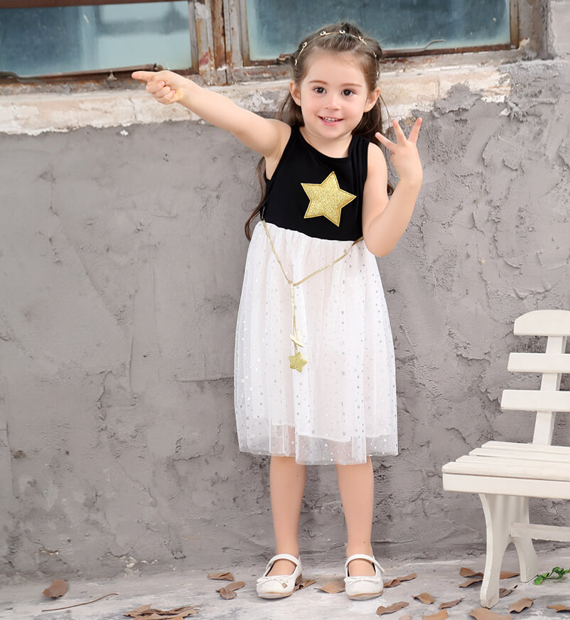 Robe fille sans manches avec ceinture en or