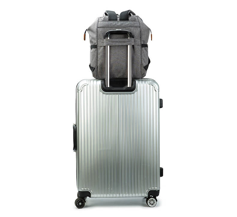 Sac à langer possibilité de l'attacher à la valise