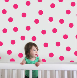 Stickers muraux pastilles roses pour déco chambre enfant