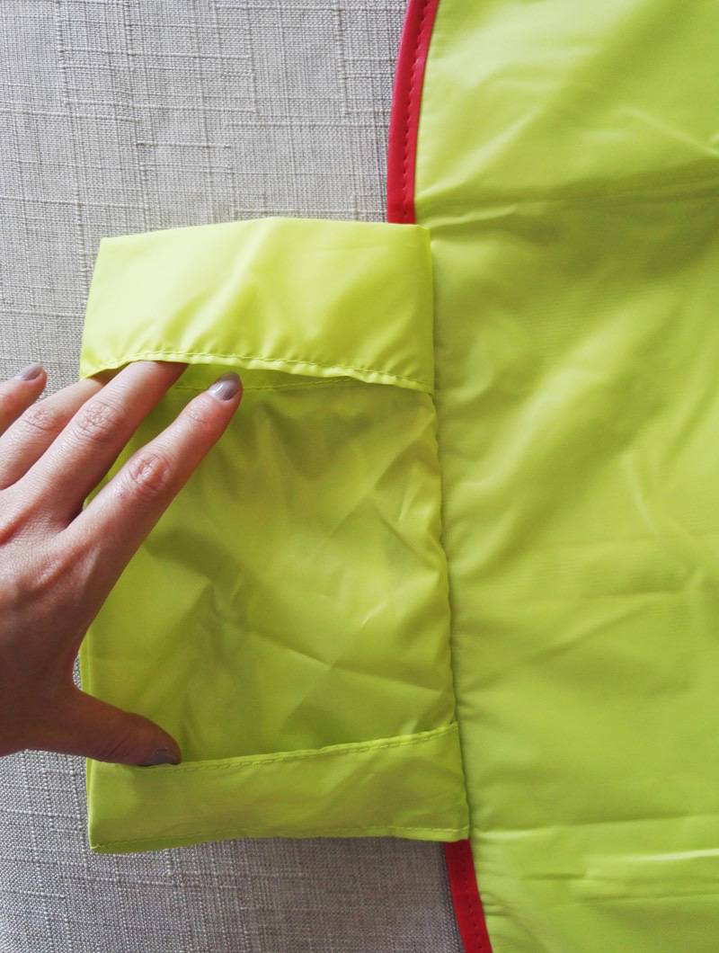 Poche avec fermeture élastique du tapis à langer de voyage