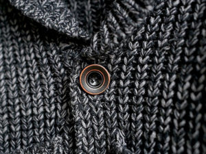 Bouton et col du gilet