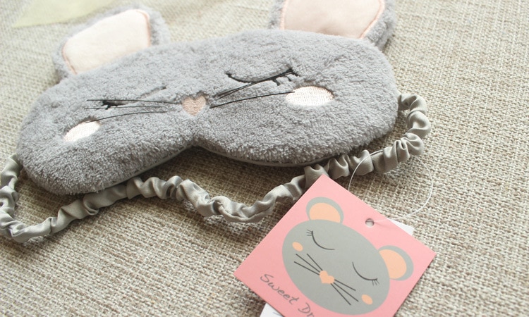 Masque de sommeil duveteux doux et confortable