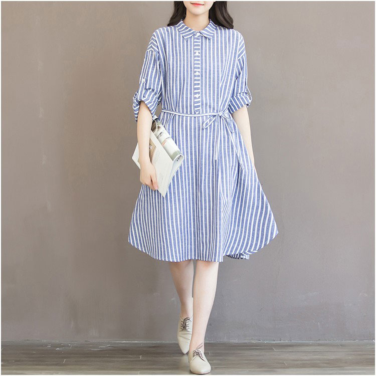 Robe de grossesse, manches longues, col avec boutons blancs