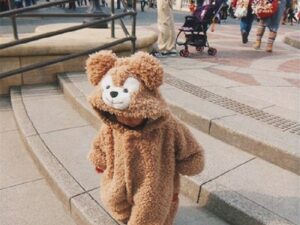 Costume d'ours pour bébé à l'extérieur