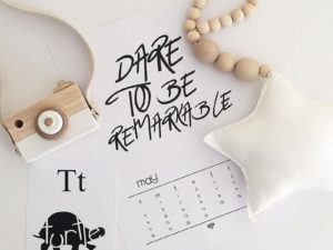 Collier en bois avec étoile blanche - Déco chambre bébé