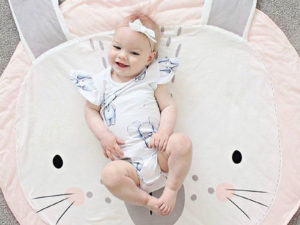Tapis de jeu bébé lapin rose