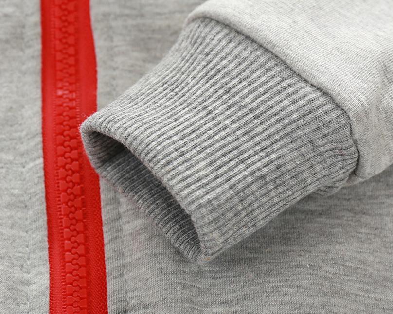 Manche de la veste zippée bébé garçon