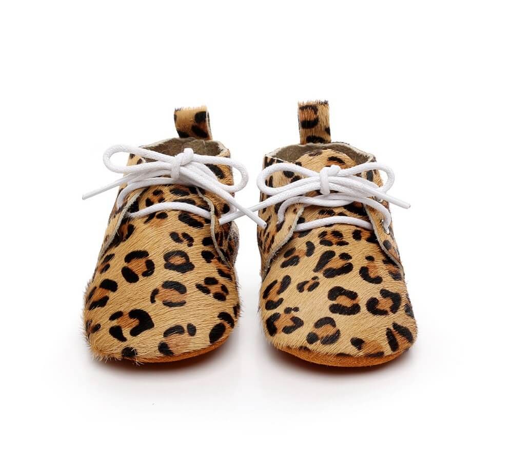 Paire de mocassins pour bébé, peau de panthère imitation