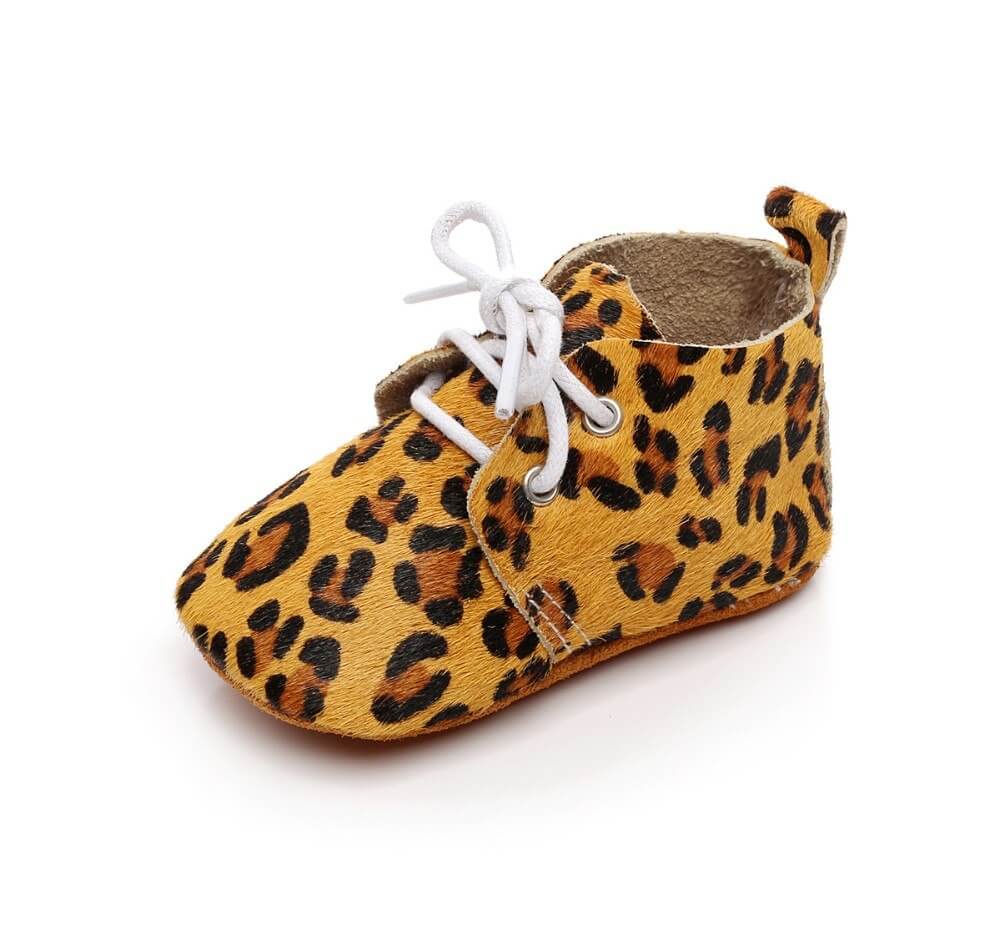 Mocassins avec lacets blancs pour bébé peau de panthère