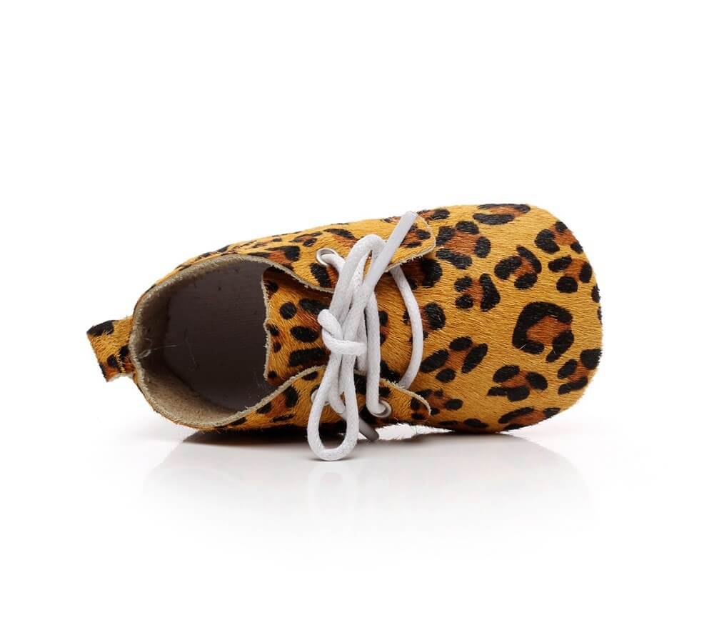Mocassin bébé peau de panthère vue de dessus