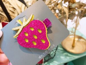 Barette à cheveux fraise