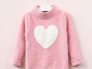 Pull rose pour fille avec cœur