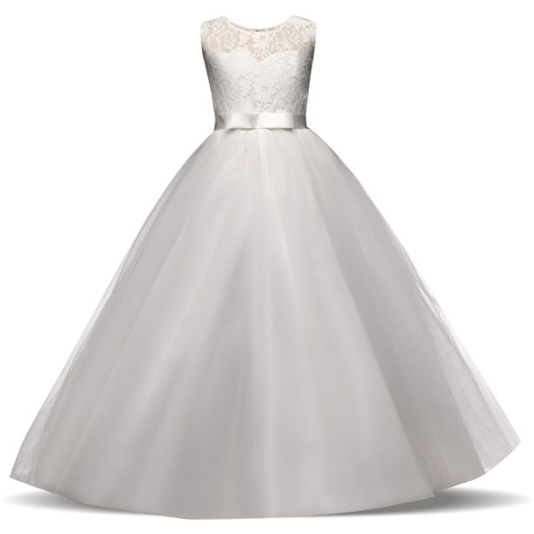 Robe blanche et longue demoiselle d'honneur