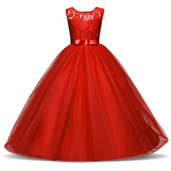 Robe rouge et longue demoiselle d'honneur
