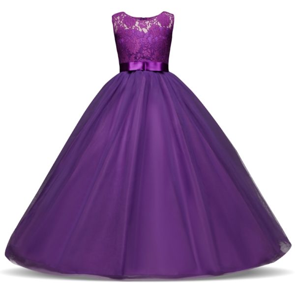 Robe violet et longue demoiselle d'honneur