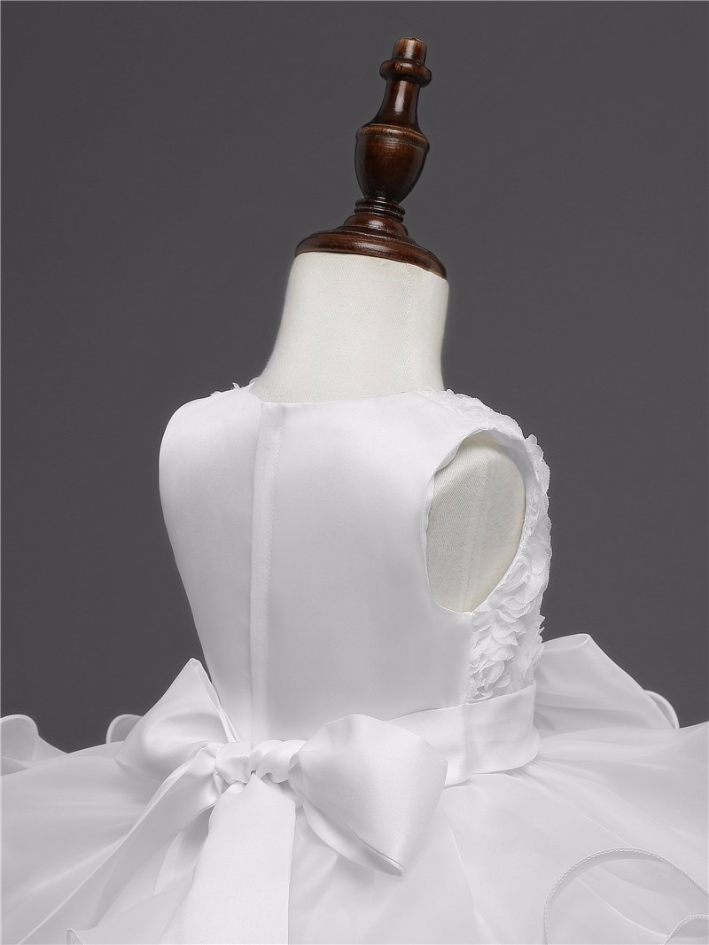 Détail de la robe de cérémonie pour fille