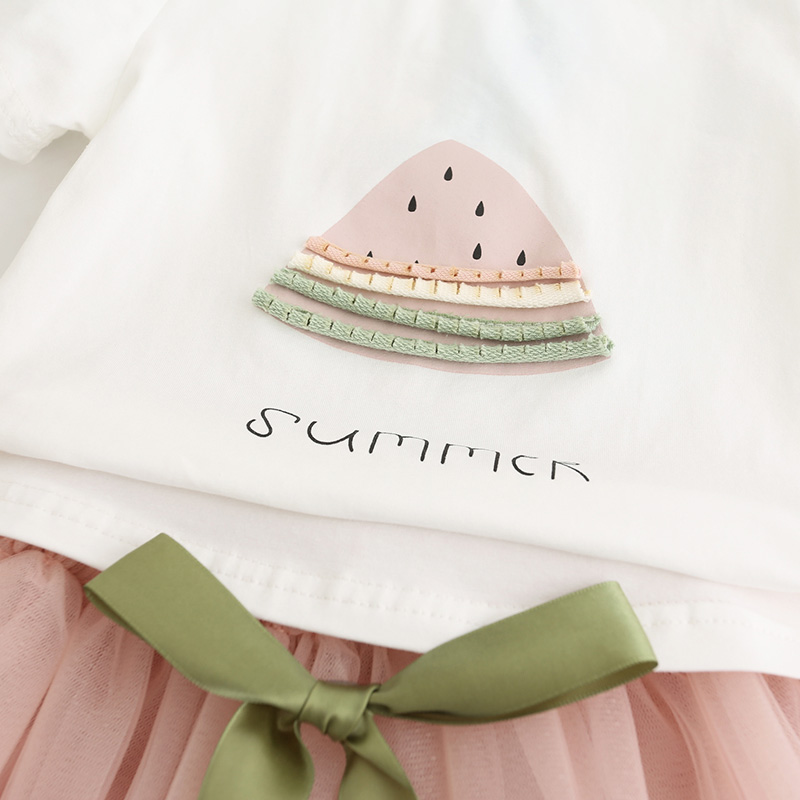 Broderie et impression de qualité de la robe