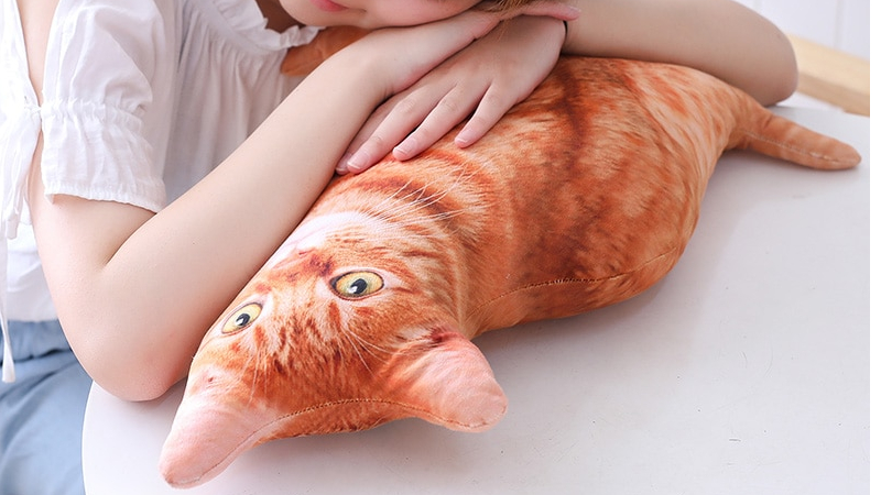 Coussin en forme de chat réaliste