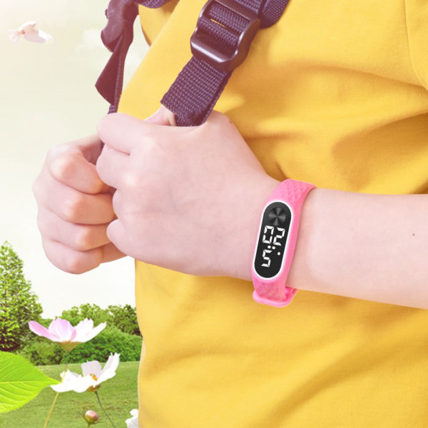 Montre pour enfant écran LED bracelet silicone rose