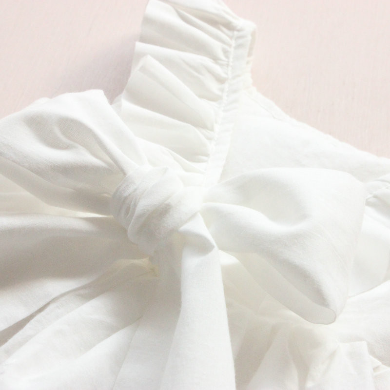 Robe fille blanche légère avec nœud papillon