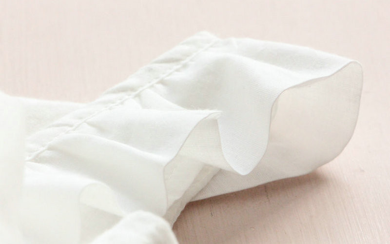 Robe fille blanche légère avec manches courtes
