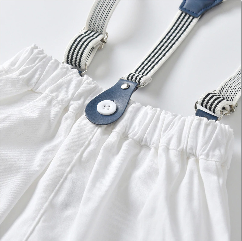 Détail bretelles ensemble bébé garçon
