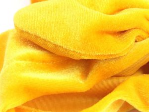 Détail du turban bébé couleur jaune
