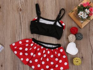 Dos du maillot de bain deux pièces pour fille