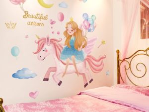 Décoration chambre fille avec des stickers muraux de licorne avec princesse