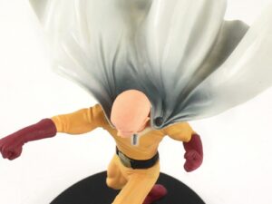 Figurine Saitama vu de dessus One Punch Man sur socle