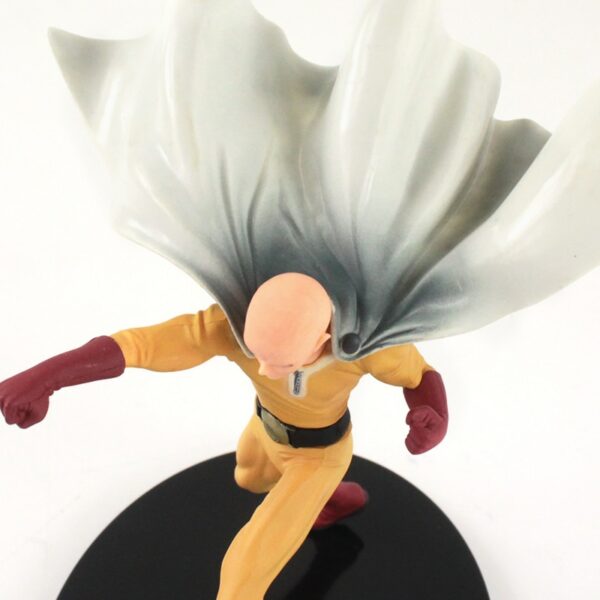 Figurine Saitama vu de dessus One Punch Man sur socle